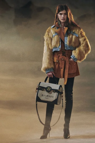 Look 10